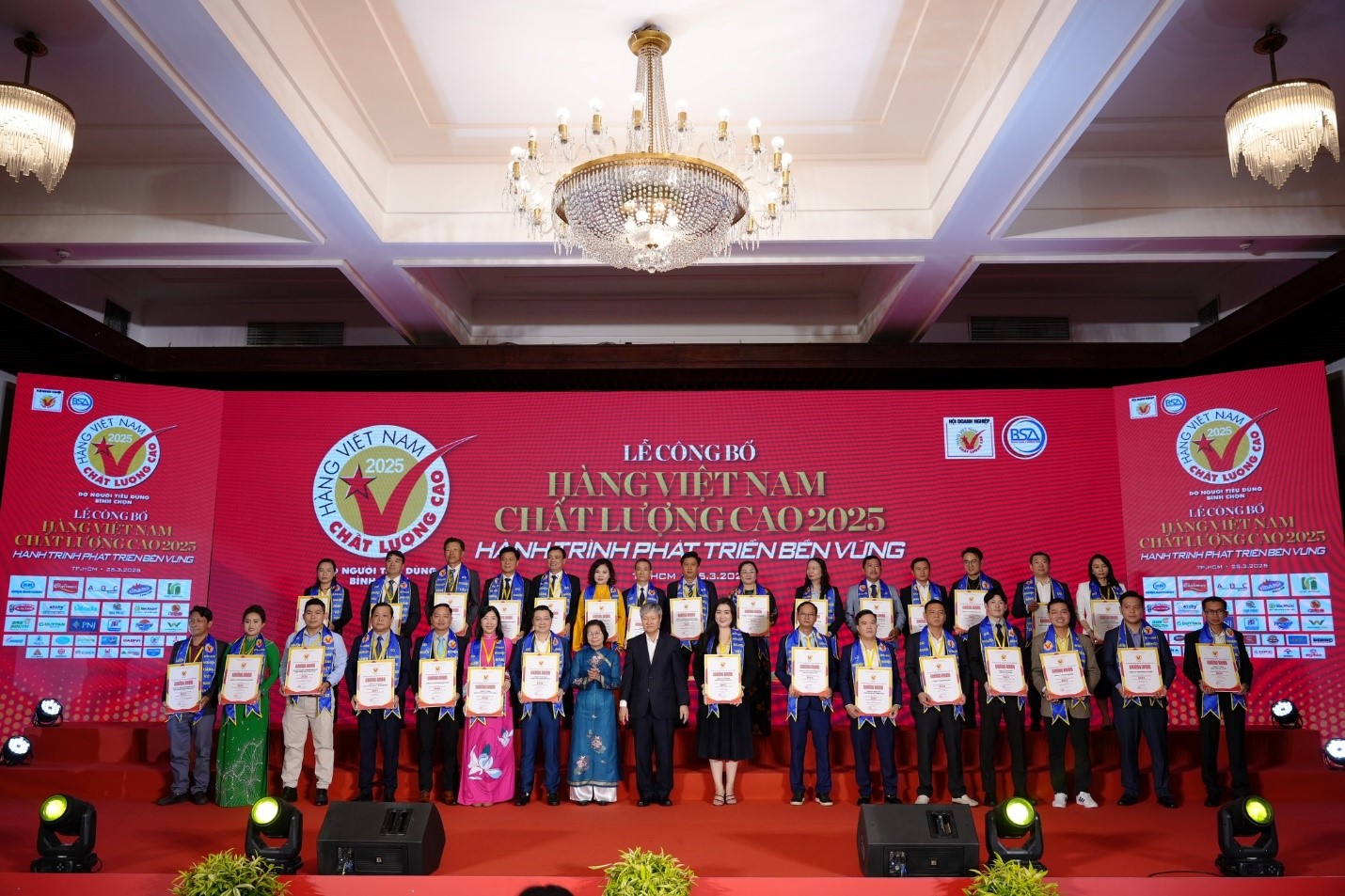 Anova nhận chứng nhận Hàng Việt Nam chất lượng cao năm 2025